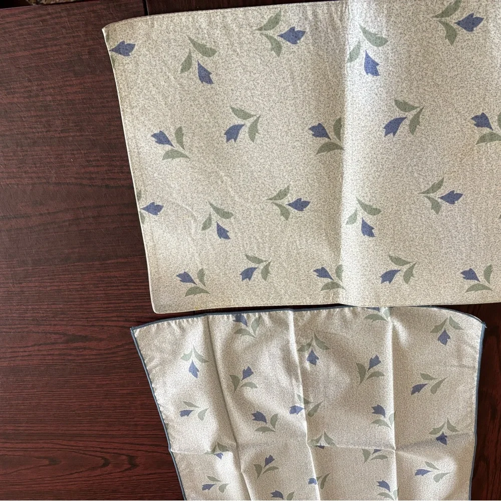 Lot of 5 Floral Cotton Placemats  and 6 cotton Napkins